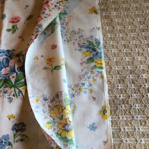 Set of Two Vintage Floral Pillowcases - Picture 15 of 15